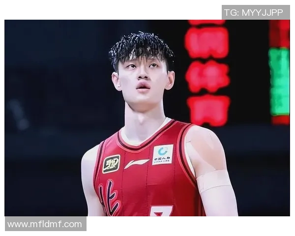 曾凡博崭露头角引发关注球场表现与未来发展潜力分析