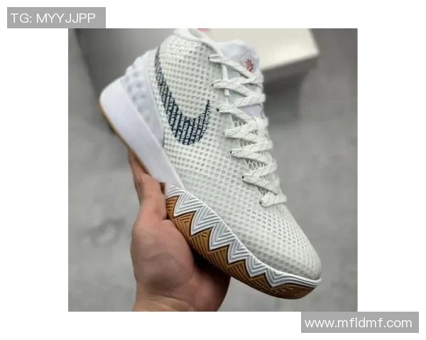 欧文新鞋发布会引发热议踩踏耐克Logo彰显艺术无拘束