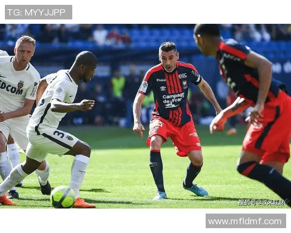 索肖与卡昂对决分析战术布局及球员表现的全面解读 索肖与卡昂对决分析战术布局及球员表现的全面解读