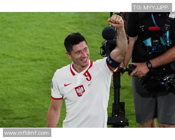 莱万带领球队再创辉煌赛季表现引发全球关注与热议