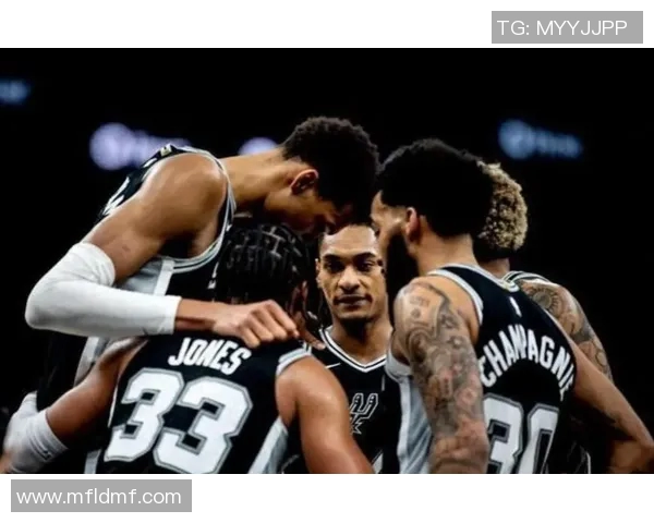 马刺与活塞第七场激战回顾双方球员表现与战术分析 马刺与活塞第七场激战回顾双方球员表现与战术分析