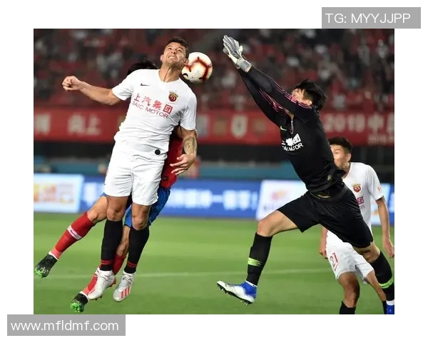 上海上港迎战河南建业争夺中超联赛关键三分之战